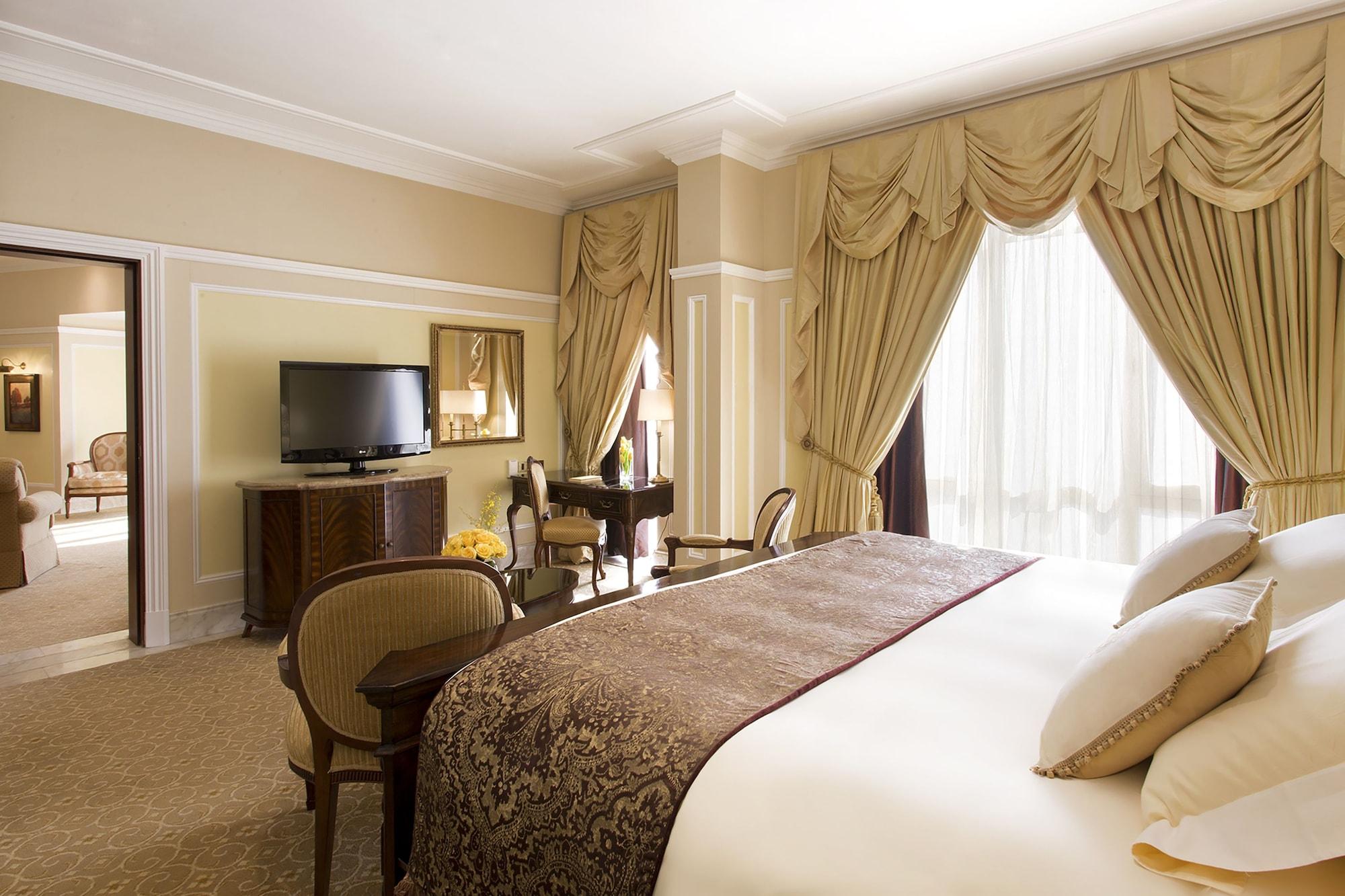 The Regency Hotel Kuwait Kuwait City Bagian luar foto A bedroom at the hotel