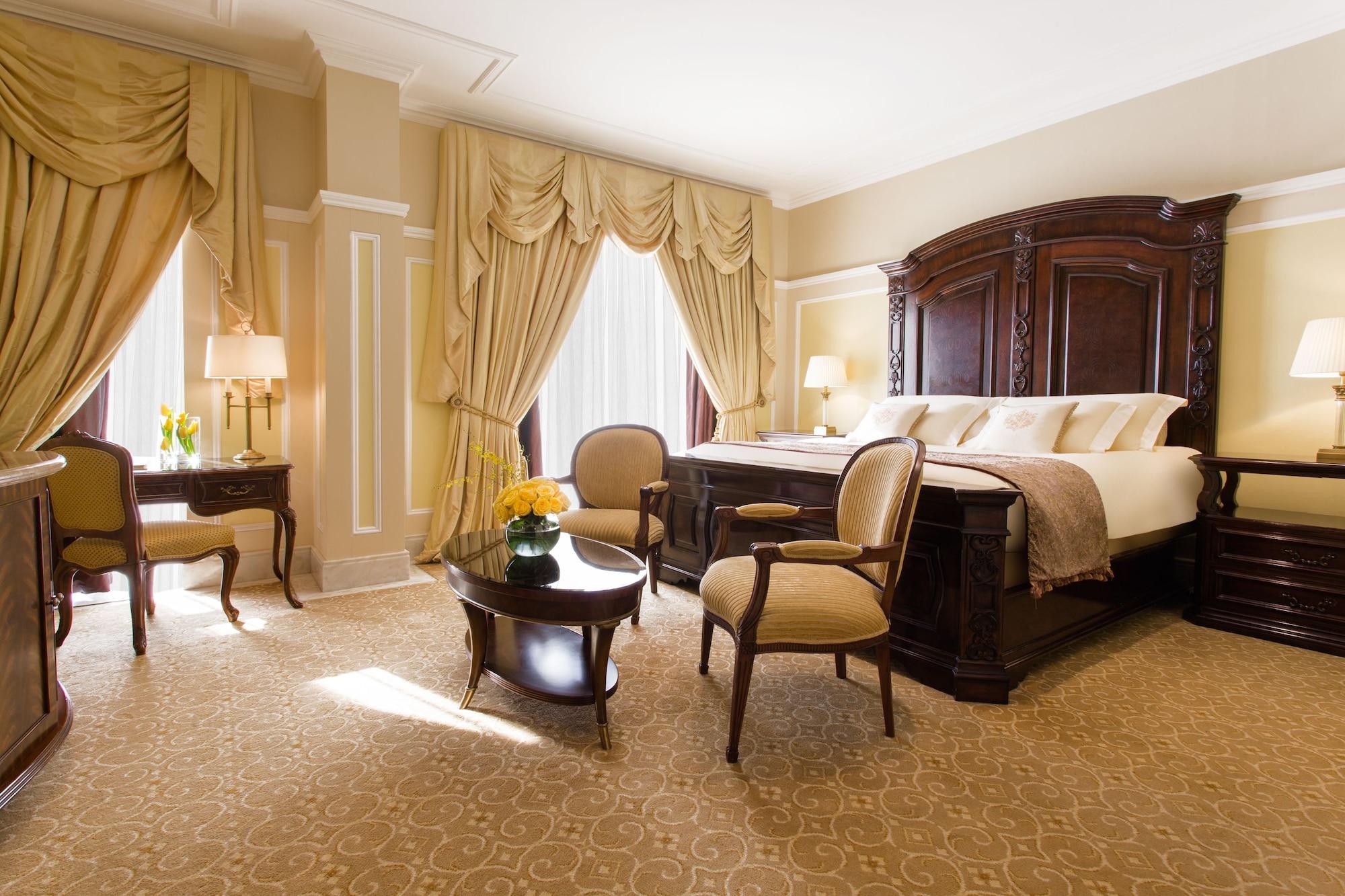 The Regency Hotel Kuwait Kuwait City Bagian luar foto A bedroom at the Ritz-Carlton, Boston
