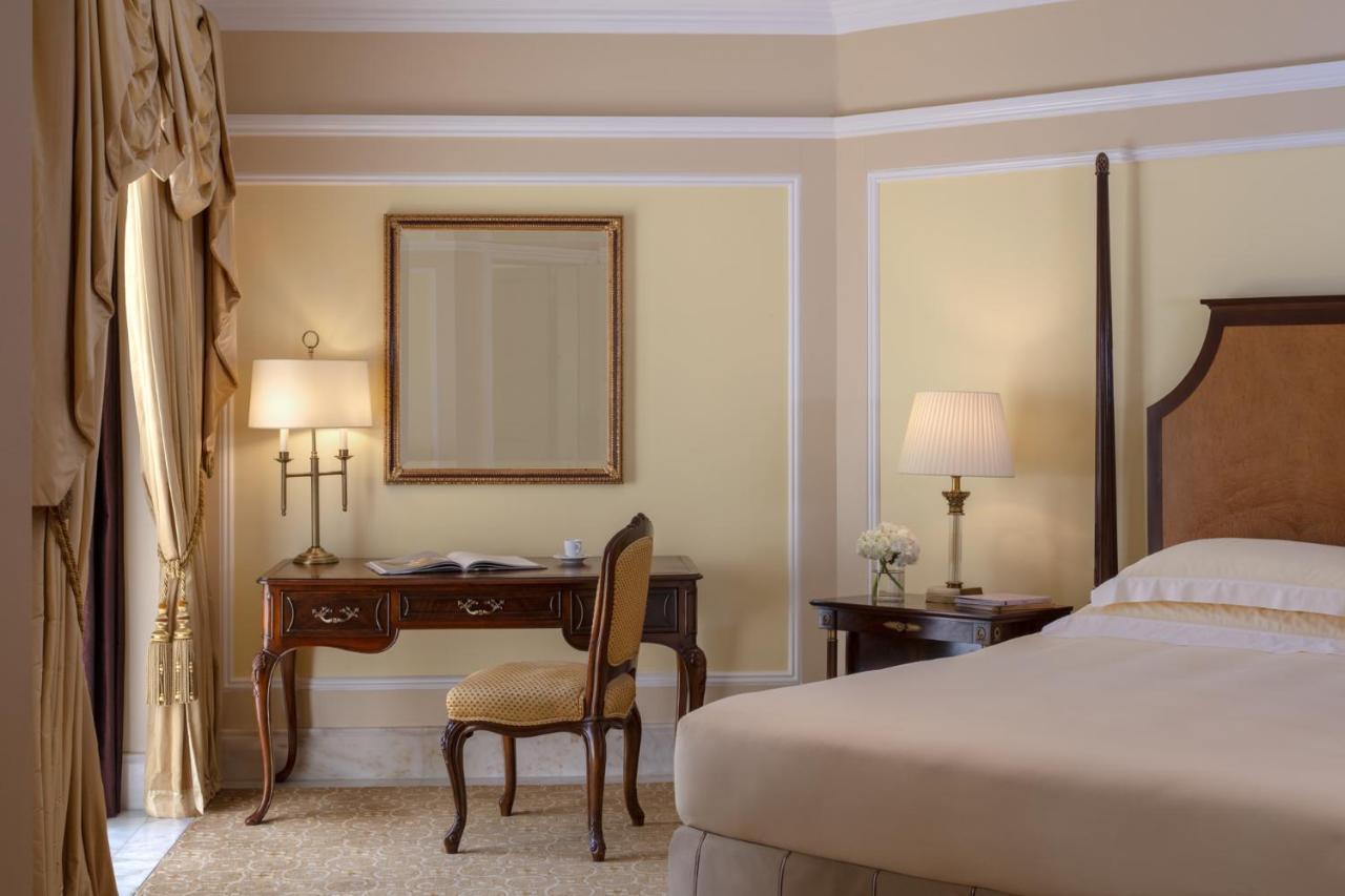 The Regency Hotel Kuwait Kuwait City Bagian luar foto A bedroom at the Four Seasons Hotel