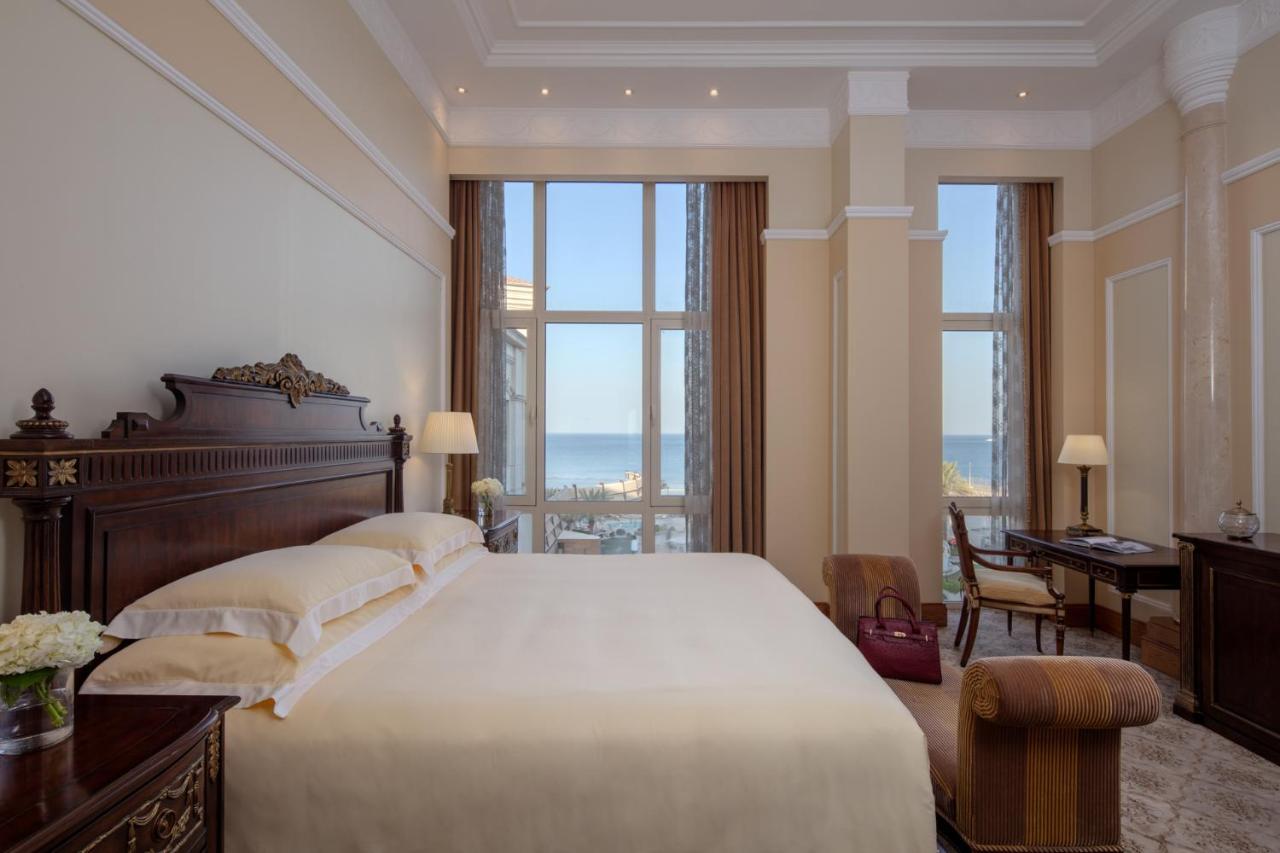 The Regency Hotel Kuwait Kuwait City Bagian luar foto A bedroom at the hotel