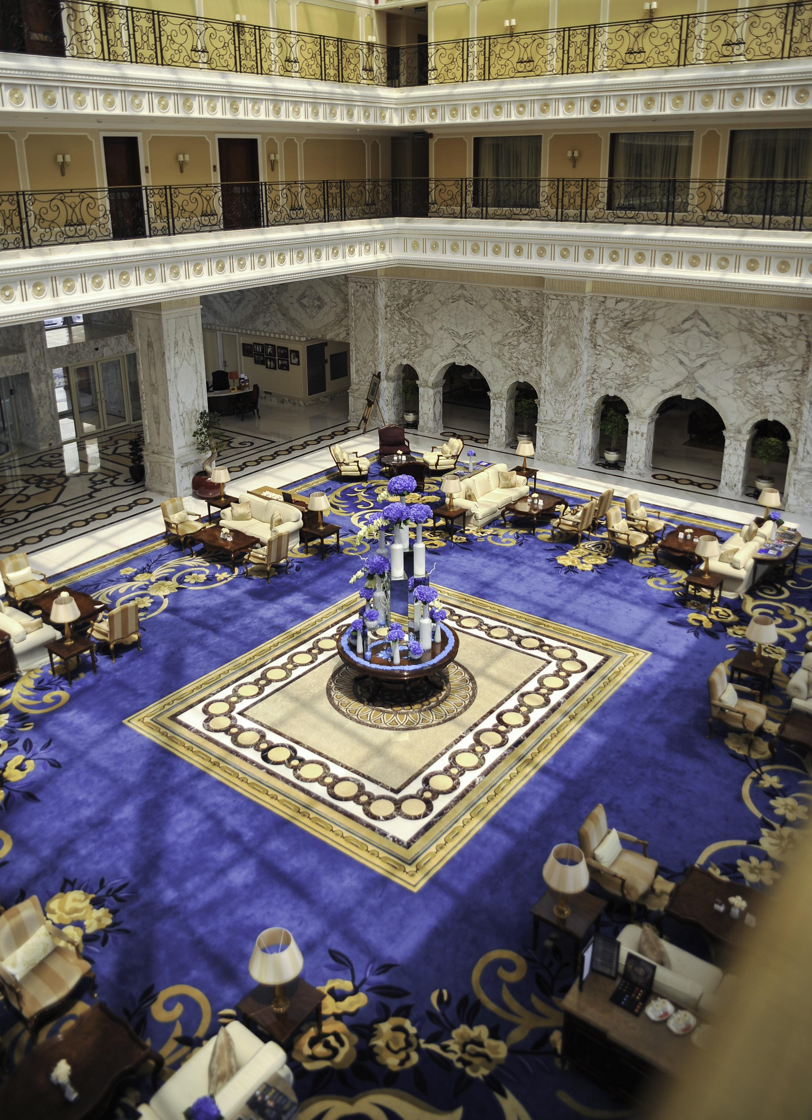 The Regency Hotel Kuwait Kuwait City Bagian luar foto The lobby of the hotel