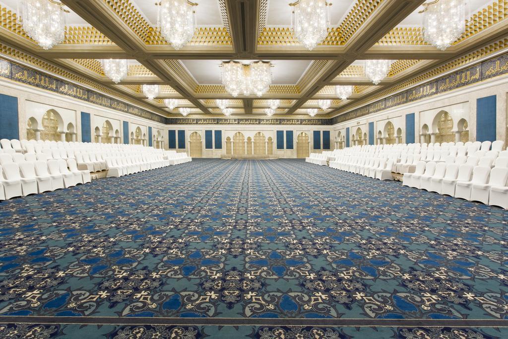 The Regency Hotel Kuwait Kuwait City Bagian luar foto The interior of the main hall
